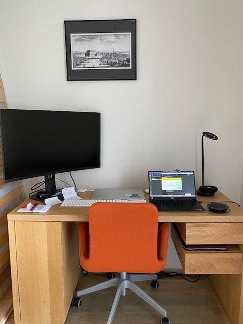 Tomomi at theICEway shares a pic of her remote work station